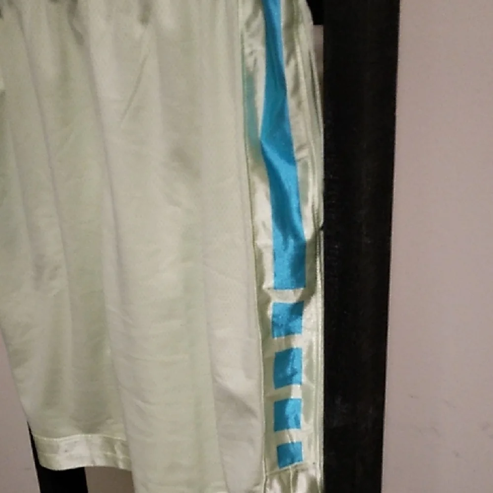Nike light green